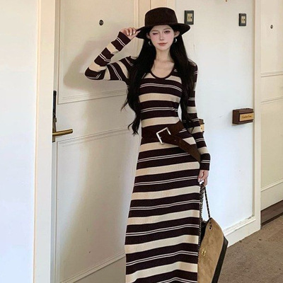 法式慵懒冬季修身显瘦条纹v领针织包臀连衣裙长裙长袖打底裙内搭