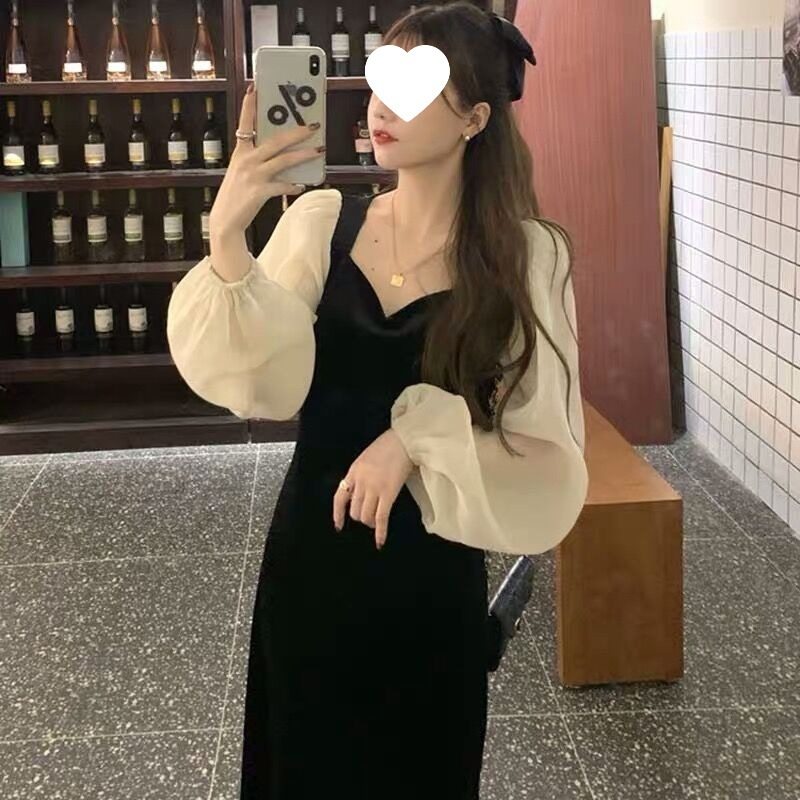 赫本风小黑裙女秋冬法式复古灯笼袖中长款高腰显瘦方领丝绒连衣裙