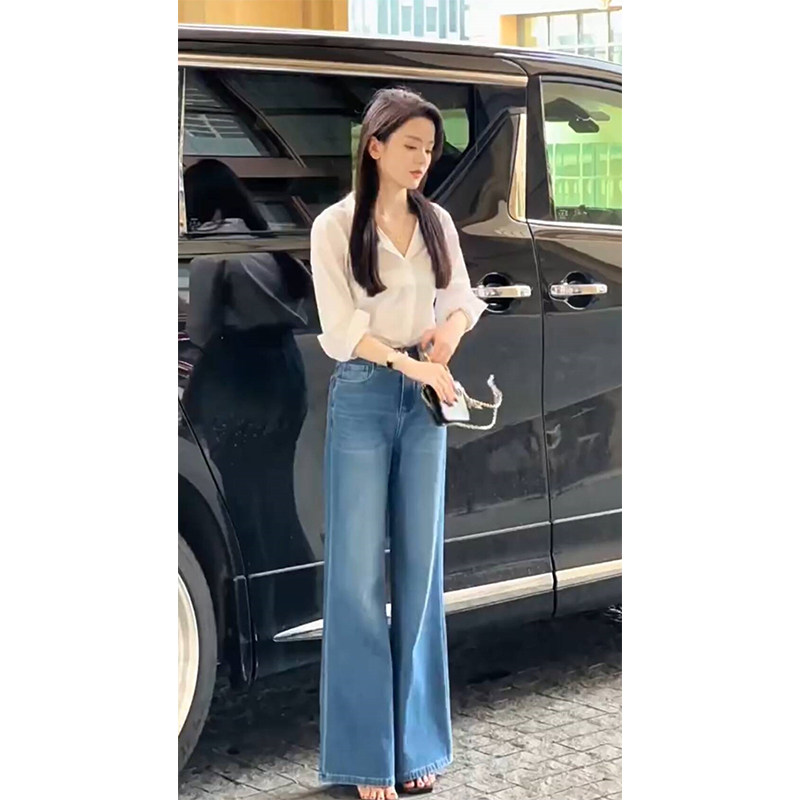 浅色复古高腰不贴腿微喇直筒牛仔裤女2025秋季新款显瘦气质喇叭裤