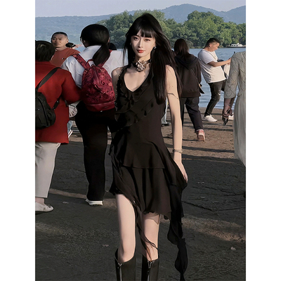不规则黑色挂脖连衣裙荷叶边收腰