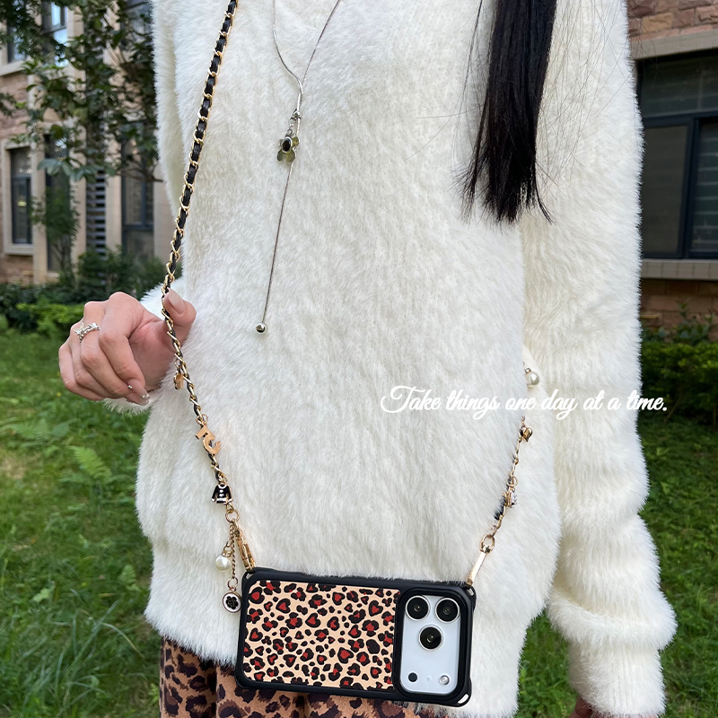 爱心棕豹纹羊皮手机壳斜挎手提链