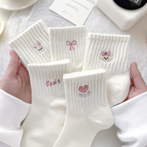 白色卡通兔子中筒袜女