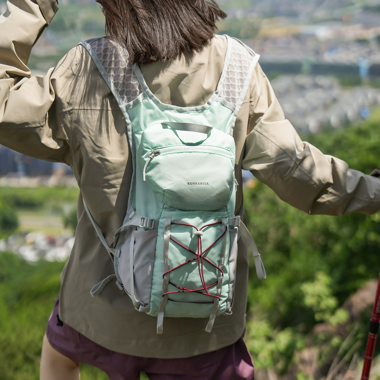 户外双肩包男女大容量多口袋防水轻量化登山包徒步旅行背包运动包