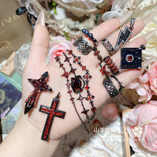 新品嘻哈少女暗黑风小巧仿血红石戒指 镀黑金十字架星芒手链套装