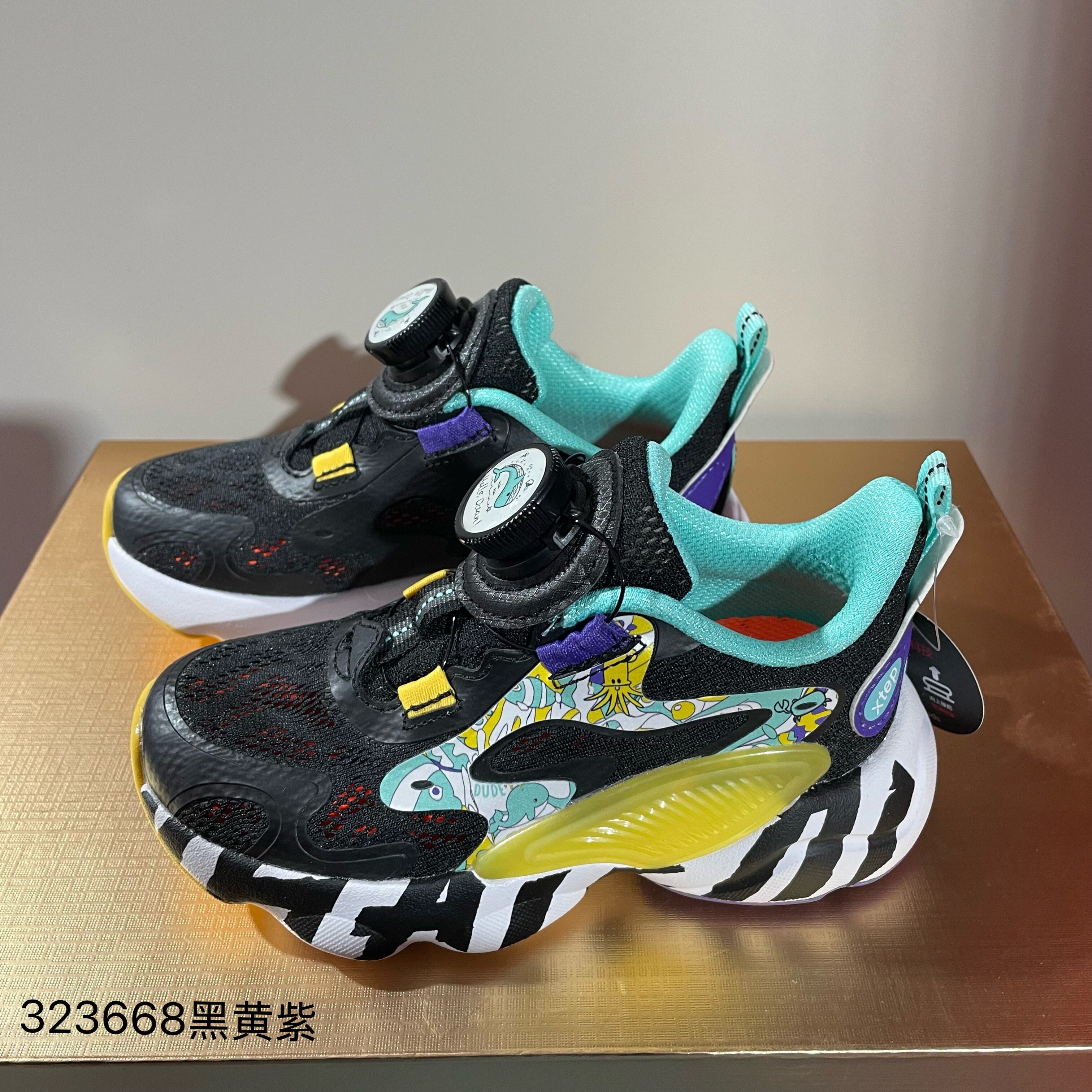 男童轻盈舒适旋转纽扣运动跑鞋
