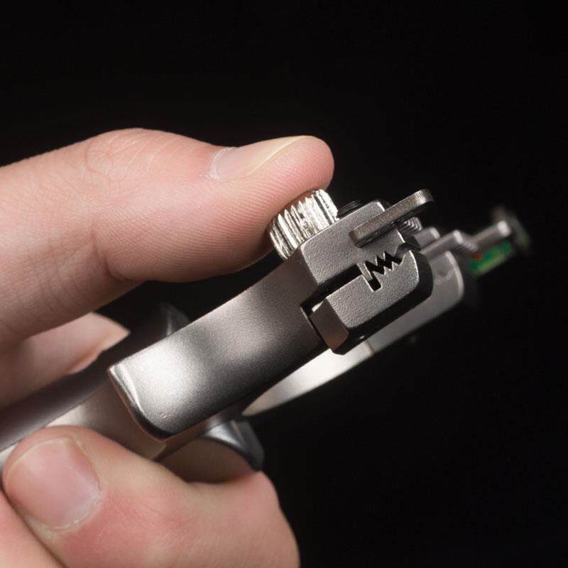 惊雷弹弓精准钛合金高精度扁皮快压免绑弓户外大威力惊魂弹弓大全