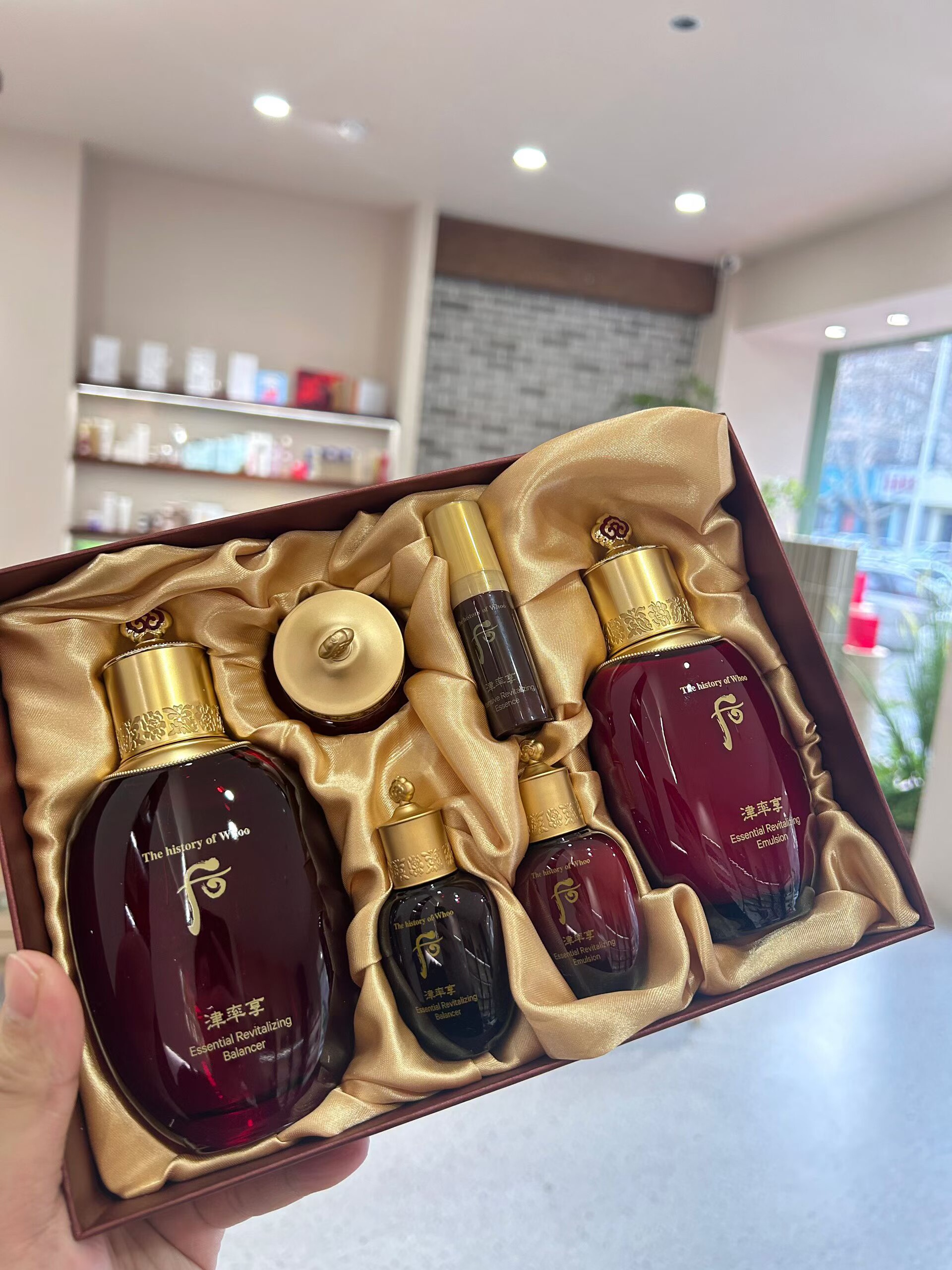 WHOO(后)津率享红华凝香水乳套盒