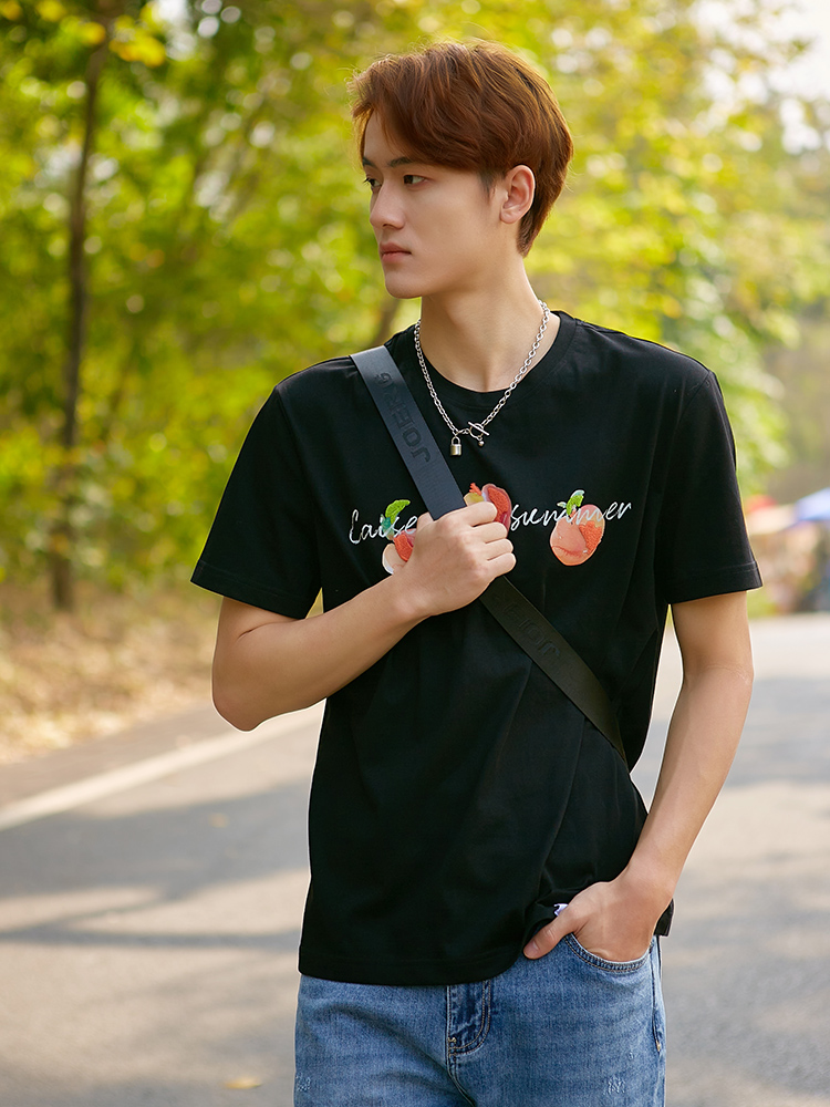 凯施迪新款黑色水果印花圆领T恤
