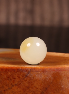 新疆和田玉籽料白玉圆珠锁骨吊坠