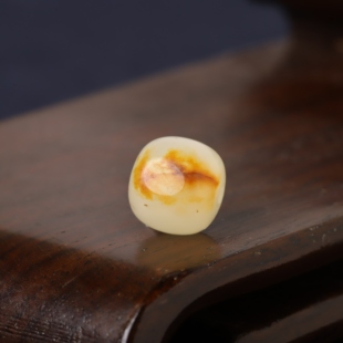 11mm新疆和田玉籽料黄沁老型珠单珠散珠籽玉圆珠珠子锁骨珠