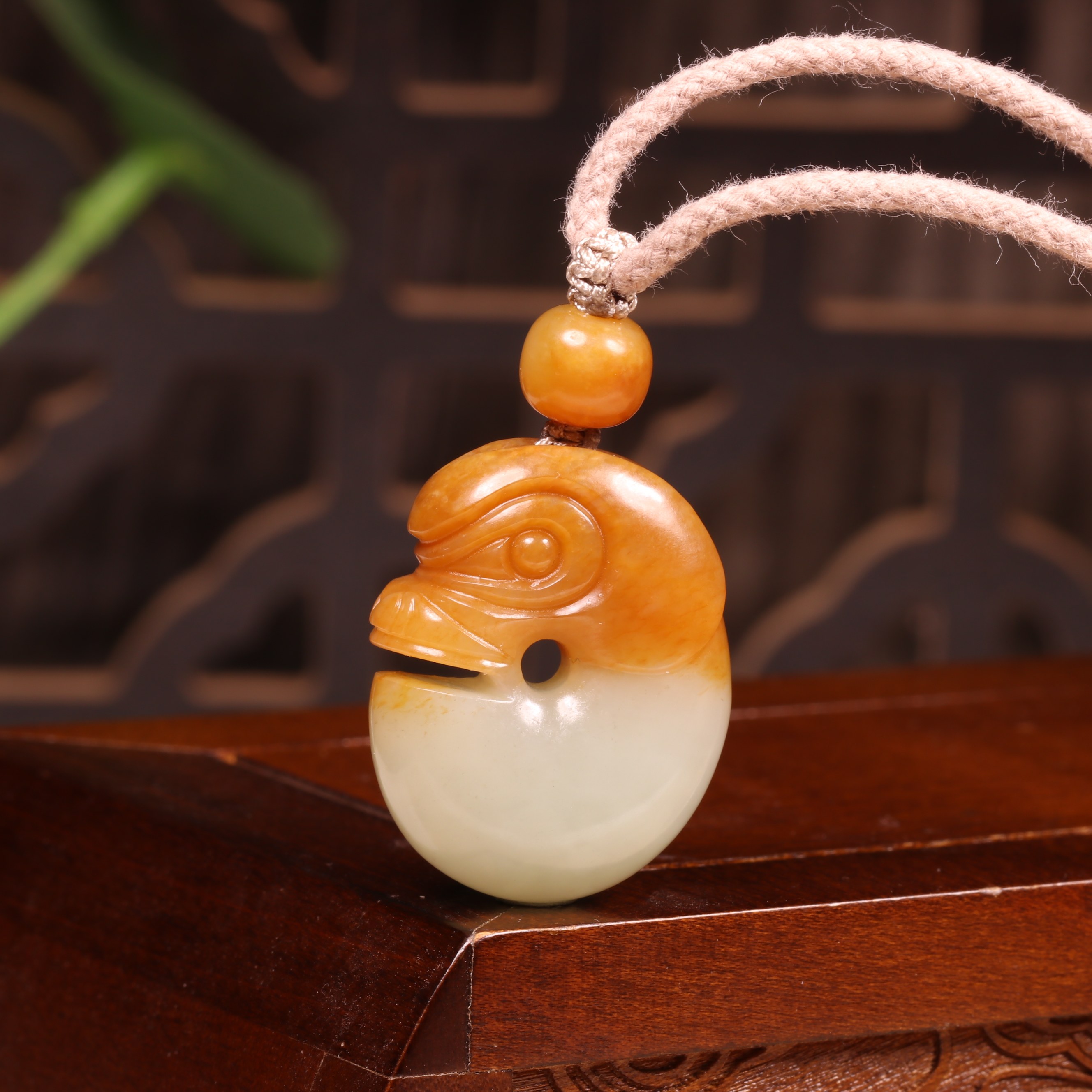 高品质鸡油黄苏工新疆和田玉籽料玉猪龙吊坠黄沁挂件籽玉玉挂件