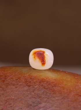 新疆和田玉籽料老型珠白玉单珠