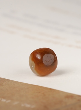 新疆和田玉籽料红沁老型珠手串