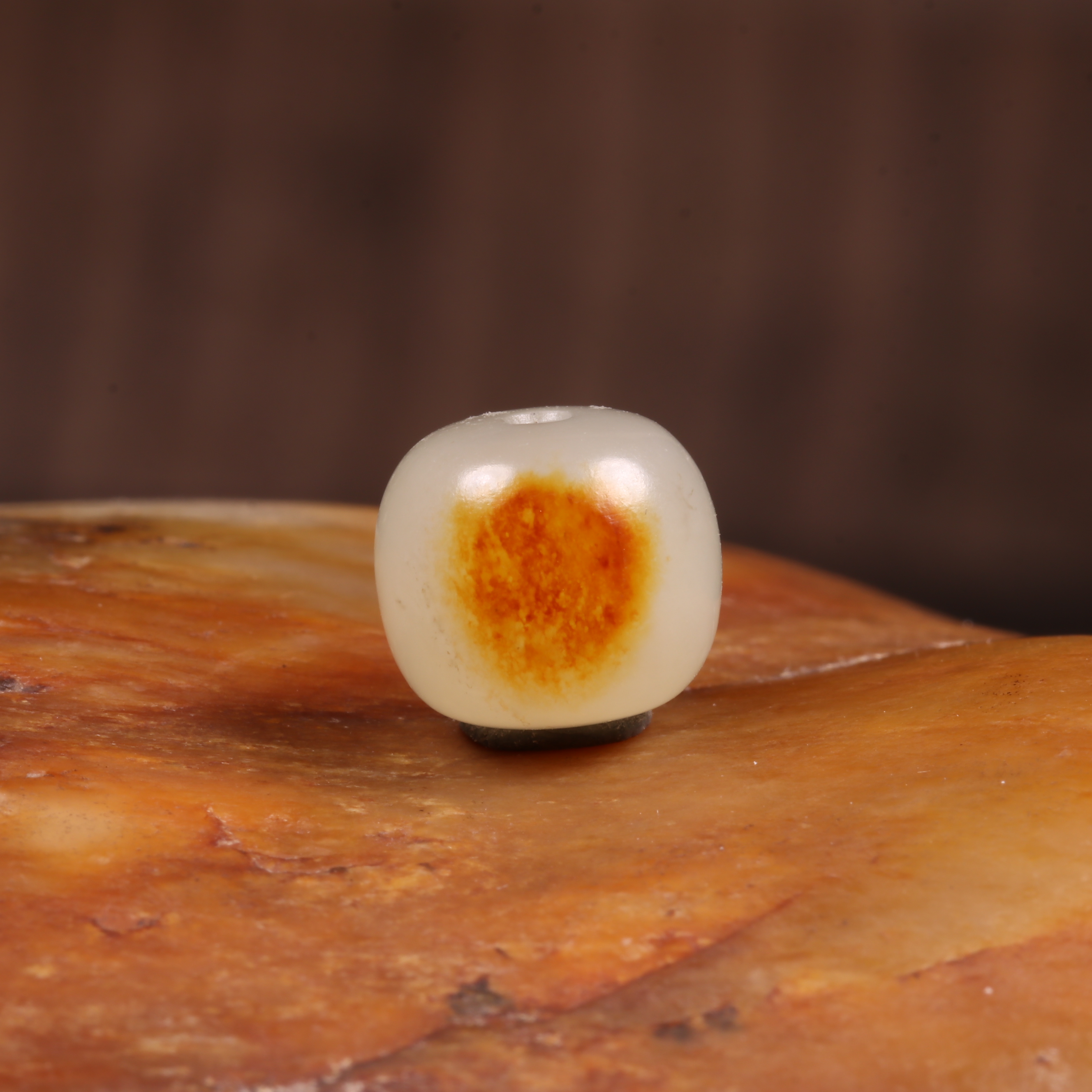 新疆和田玉籽料老型珠红皮珠子