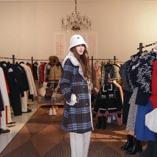 冬季撞色白鹅绒女款绵羊毛保暖羽绒服MKKQ87130【澳门小源同款】