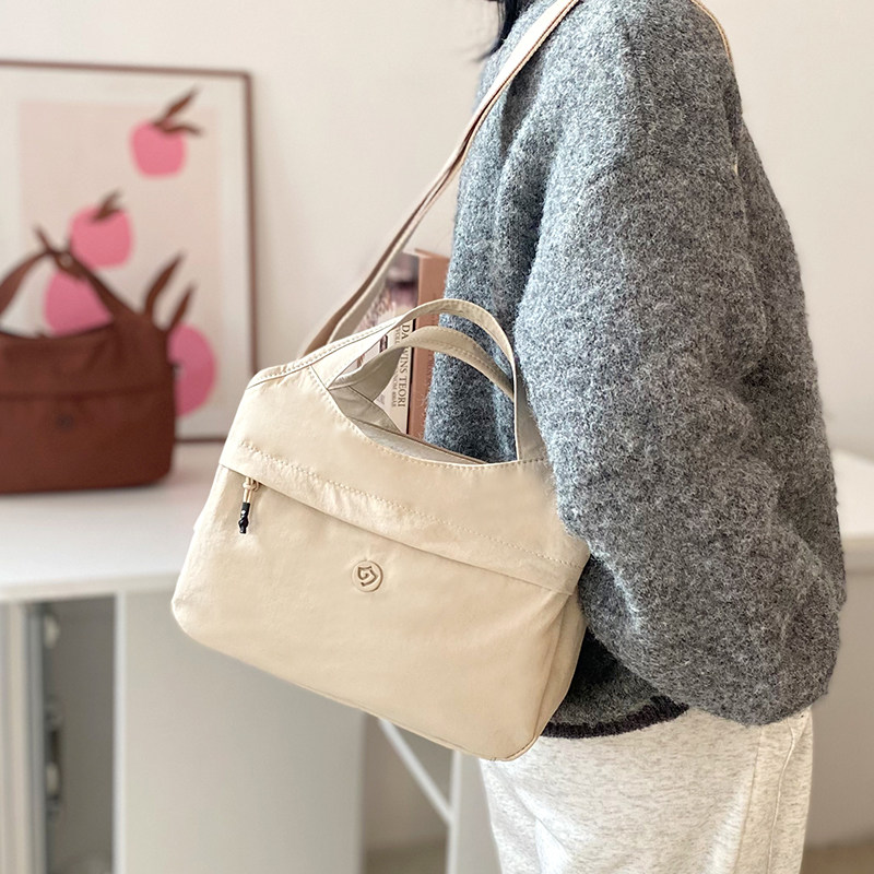 简约多层小手提包新款百搭休闲单肩通勤包包女式轻便斜挎包大容量