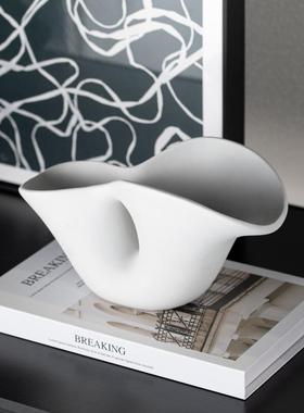 现代轻奢软装墙上置物板搭配摆饰网红民宿开放格客厅装饰品