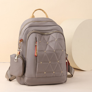 女士双肩包外出休闲户外旅行包轻便背包尼龙小包2024新款菱格书包