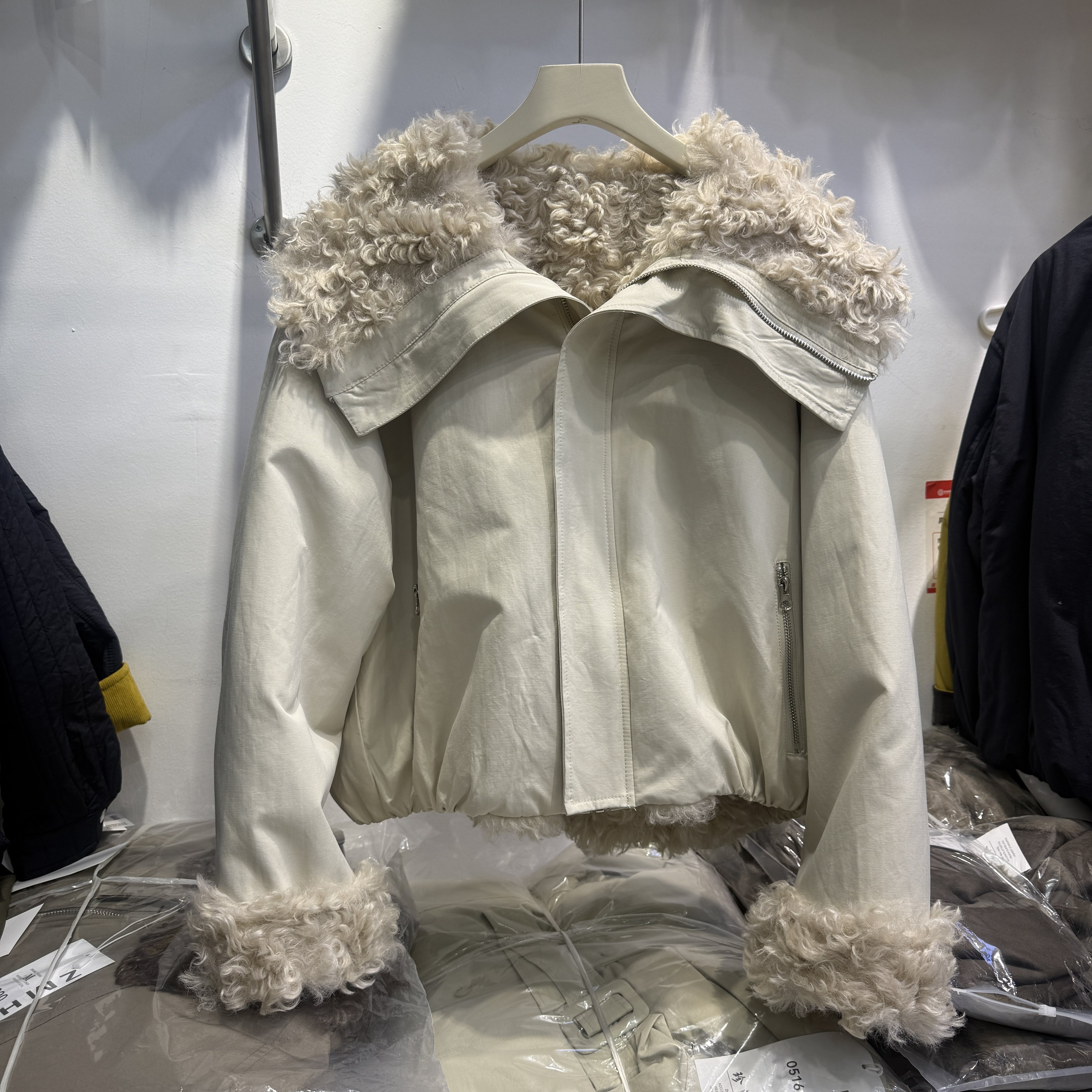 高端欧货秋冬新款大翻领拉链加厚棉服可两面穿羊毛卷外套女