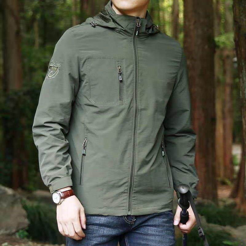 夹克男连帽春秋外套2024新款大码薄款冲锋衣男多口袋休闲风衣