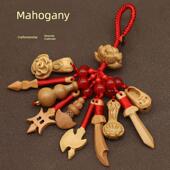 男人和女人在他们 安全 生肖 婴儿和儿童 桃木剑朱砂吊坠孕妇