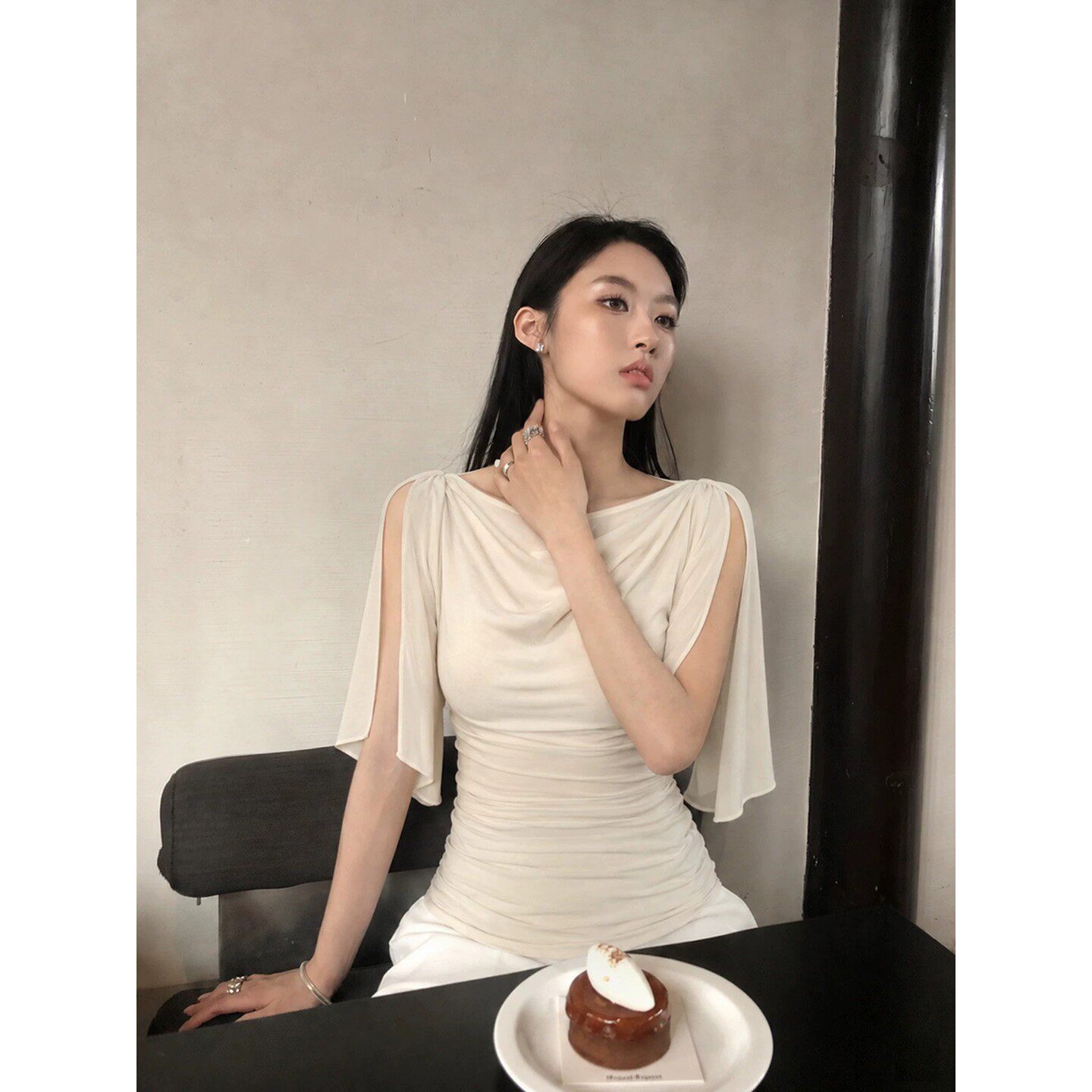 白色挂脖T恤女装2026夏季