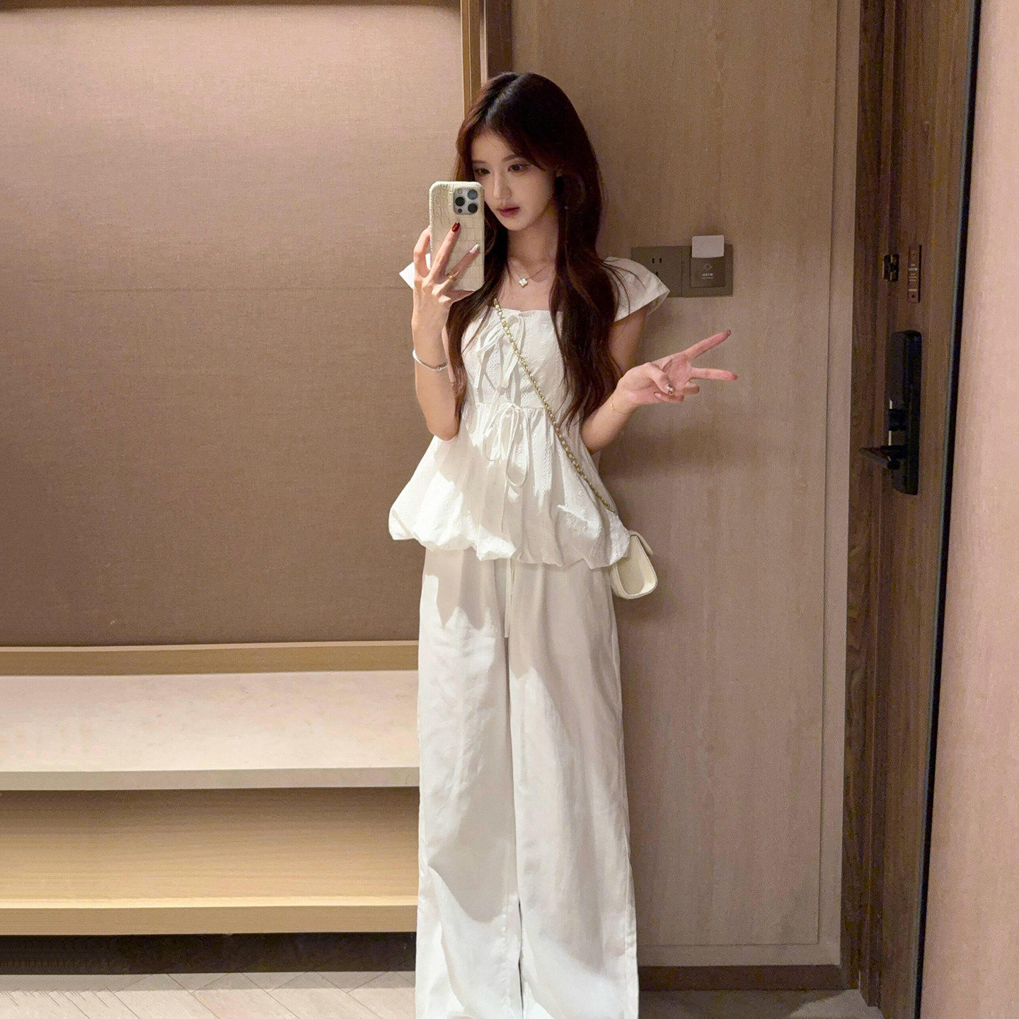 白色亚麻套装女夏提花1/4