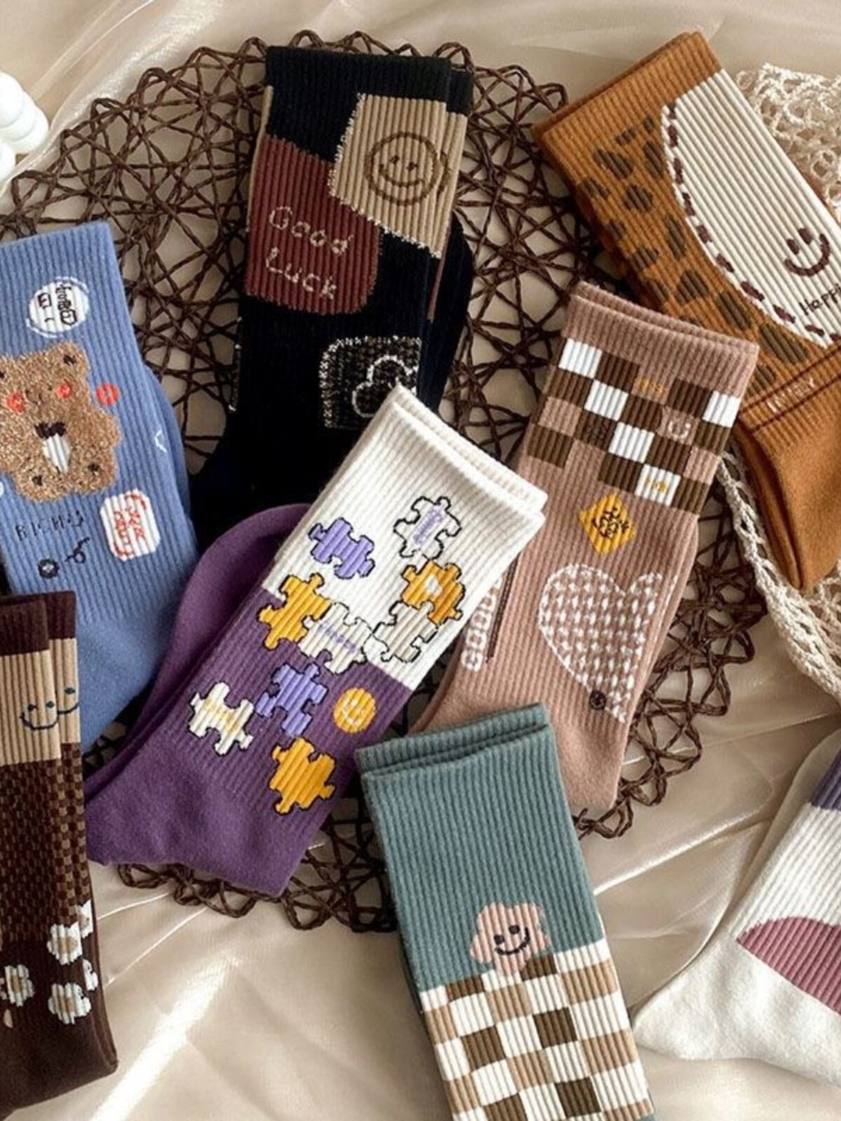 여성을 위한 새로운 미드 종아리 양말 트렌드 한국 버전 다재다능한 하이 송아지 양말 복고풍 스포츠 스타일 인터넷 연예인 양말