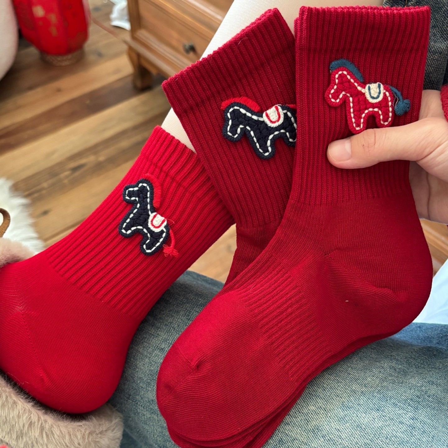 2026新款红袜子属马本命年喜庆布标可爱酒红大红色中筒袜子女,女士内衣/男士内衣/家居服,中筒袜,淘宝优惠券,粉丝福利购,淘宝优惠卷
