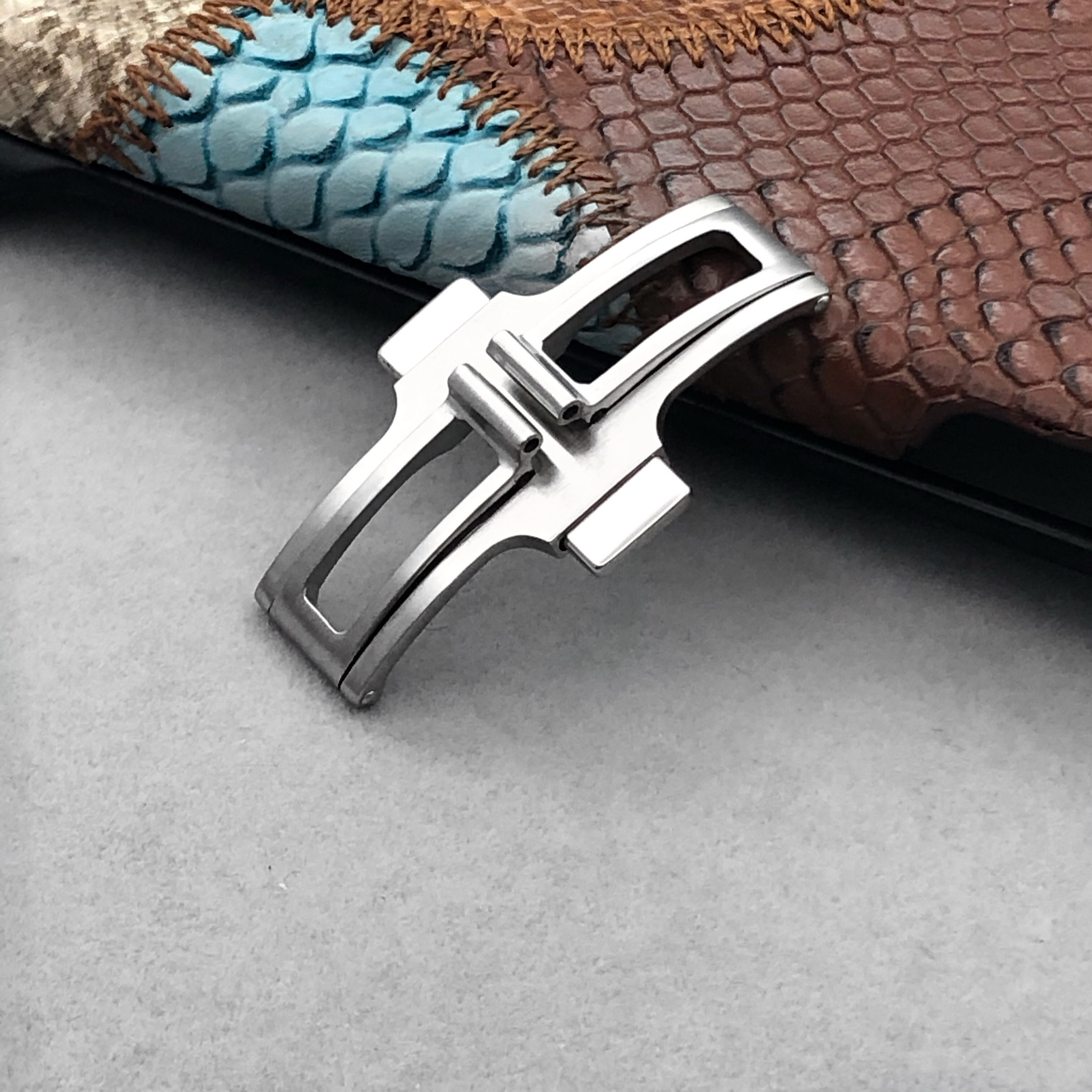 梦诗纯手表钢带蝴蝶扣精钢表扣表带扣子钢扣手表配件表扣8*23mm