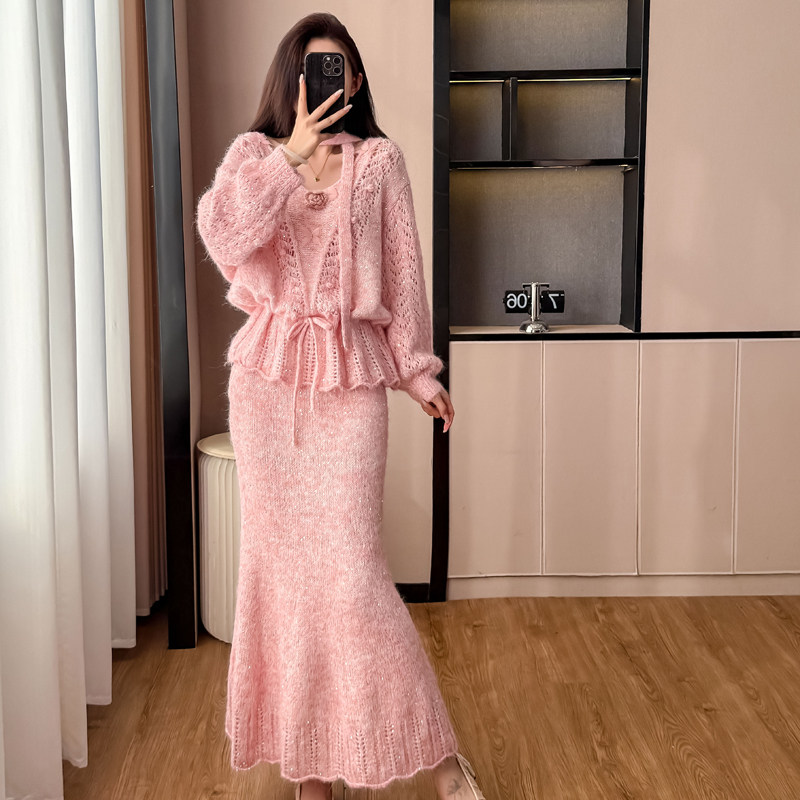 秋冬新款立体花朵V领正肩毛衣女抽绳收腰上衣鱼尾半身裙两件套
