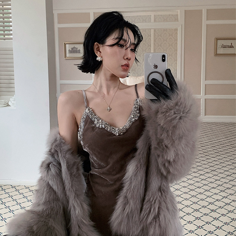 十三粥 邃光 高级大气吊带连衣裙女肩带自由调节时尚百搭轻盈爽滑