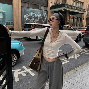 显瘦弹力针织衫 休闲百搭柔软亲肤V领上衣女秋修身 初秋 十三粥