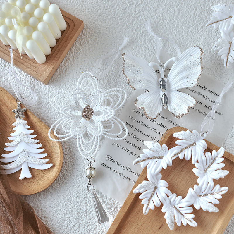 泓瀚新款白色圣诞闪粉挂件亚克力雪花片蝴蝶圣诞树礼包糖果装饰品