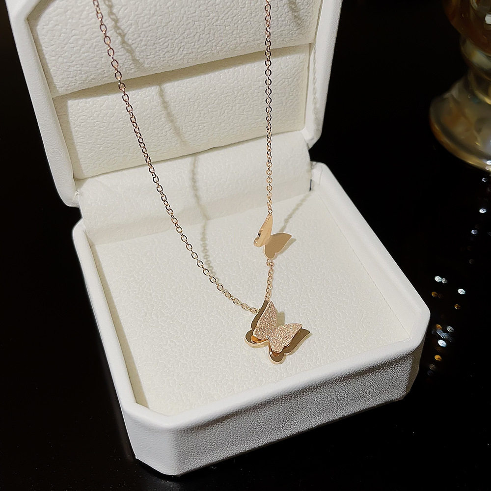 18K真金时尚钛钢项链轻奢小众精致不掉色吊坠百搭高级感锁骨链女