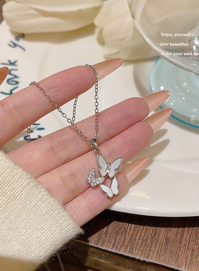 时尚轻奢风贝母蝴蝶项链女夏天网红优雅甜美吊坠不掉色钛钢锁骨链