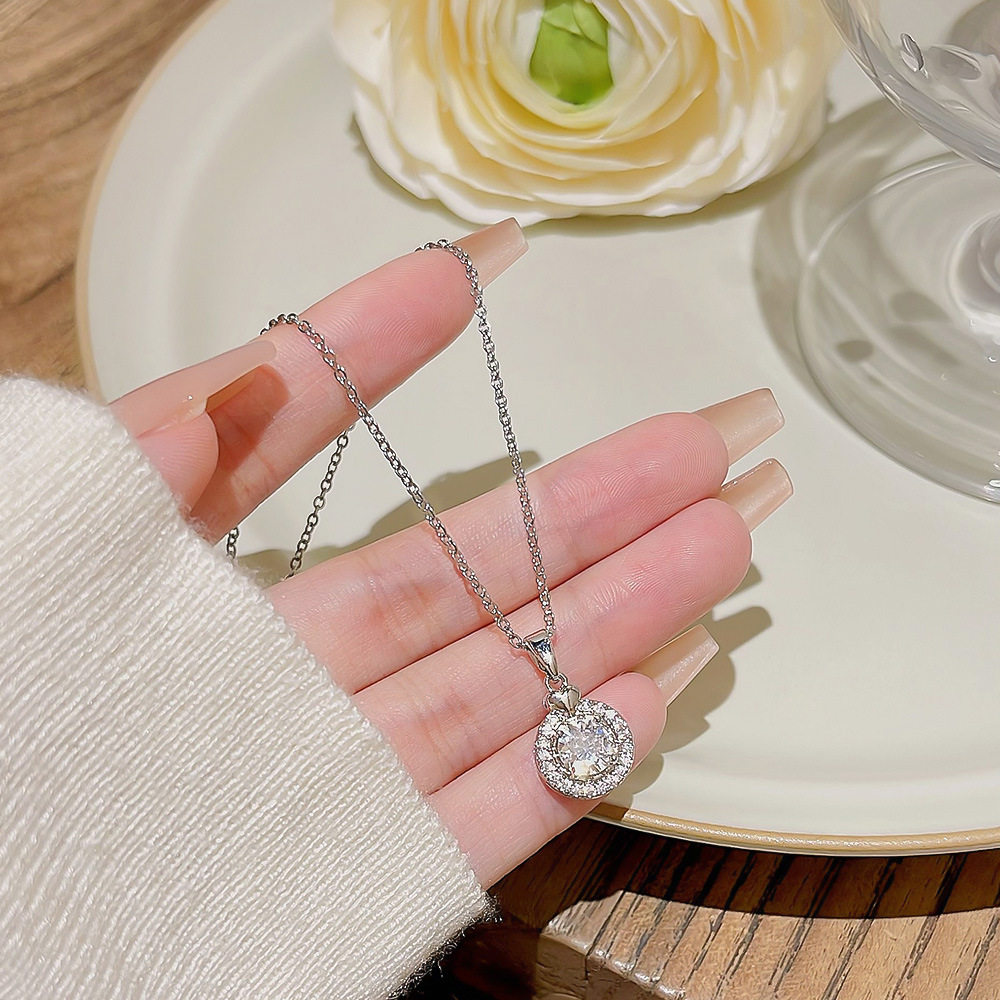 超闪满钻几何圆形项链女小众设计感小香风吊坠吊坠时尚气质毛衣链