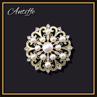 Natural pearl high-end brooch for women luxury cheongsam corsage coat suit temperament accessories versatile pins for gifts
