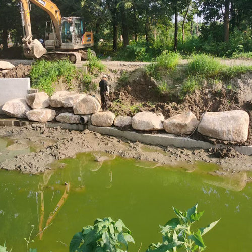 批发自然桐庐石驳岸石黄石 草坪点缀生态驳岸工程用石