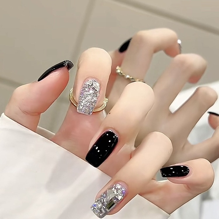 日常通勤黑色感简约美甲手工制作成品假指甲贴片可拆卸穿戴甲