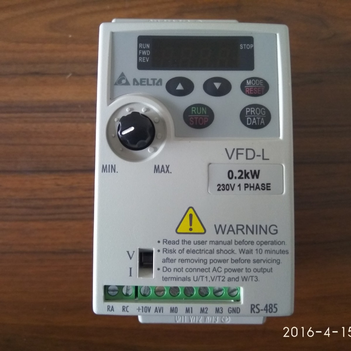 库存全新台达200W/单项220V变频器VFD002L21A打折销售议价