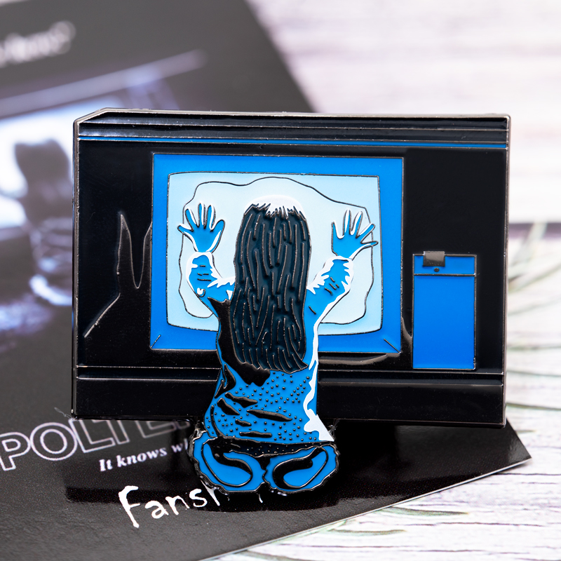 鬼驱人恐怖电影周边金属徽章同款胸针人偶手办COS礼物万圣节装饰