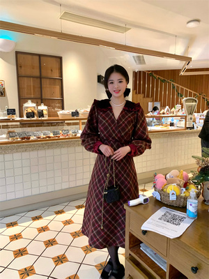（折）Chestnut 赫本风高级感显瘦丝绒连衣裙
