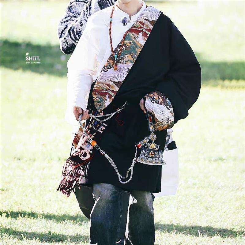 藏族新款藏装藏服男款藏袍民族西藏同款旅拍演出写真