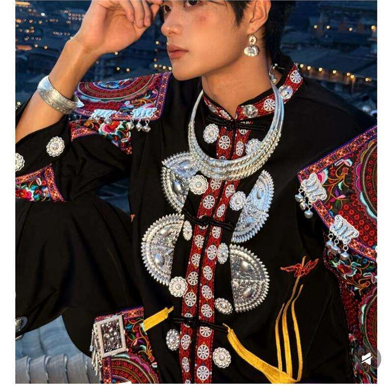 新款苗族旅拍服装民族服饰男装少数民族刺绣壮族演出服摄影套装