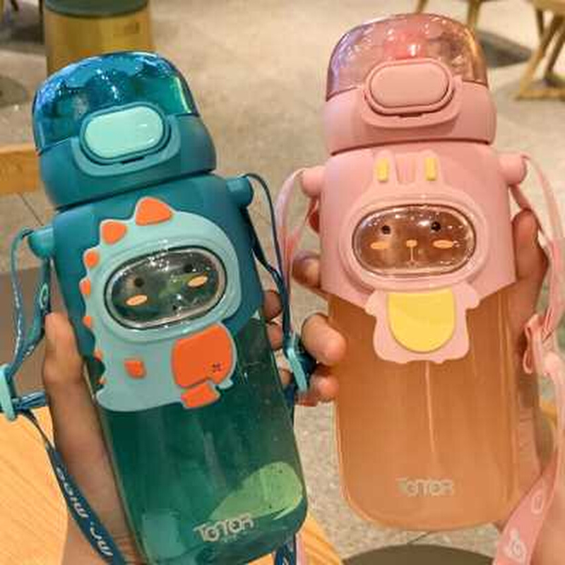 儿童水杯夏季吸管杯小p学生上学杯子女生可爱男孩喝水壶幼儿园