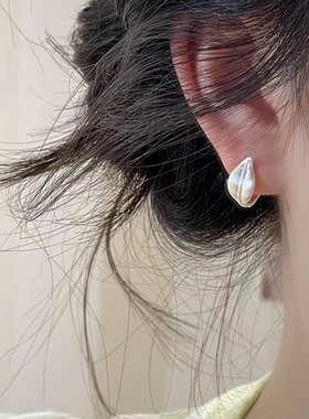 银白色拉丝树叶耳扣女