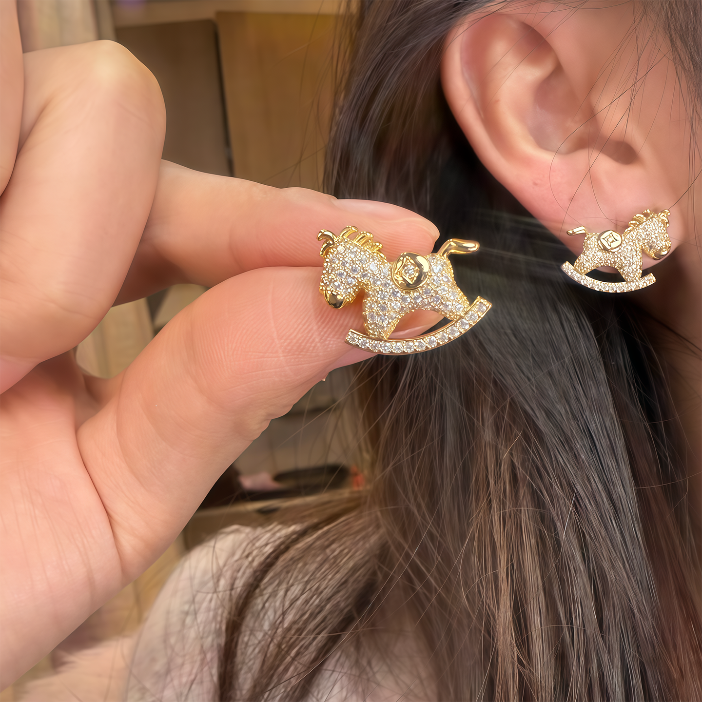 金色满钻马上有钱耳钉女