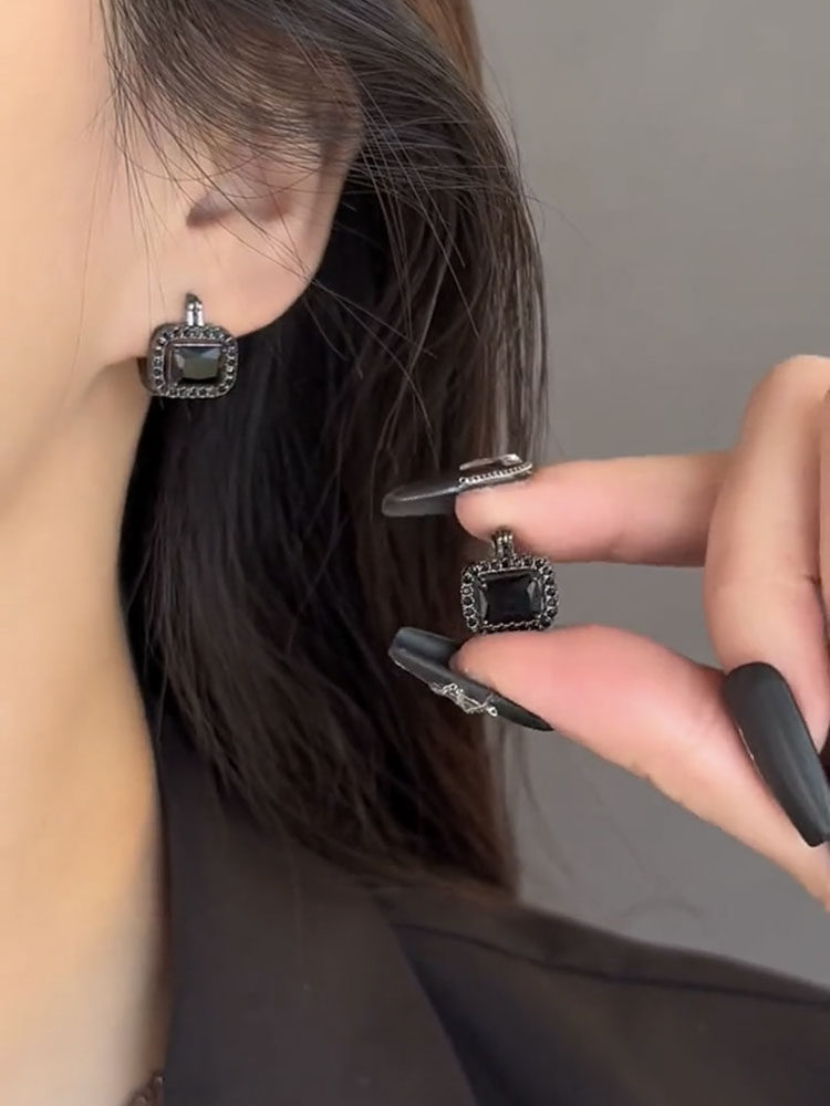 黑色潮酷风方块锆石耳扣女2023年新款潮气质轻奢高级感耳环耳饰品,饰品/流行首饰/时尚饰品新,耳环,淘宝优惠券,粉丝福利购,淘宝优惠卷