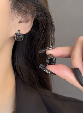 黑色潮酷风方块锆石耳扣女2023年新款潮气质轻奢高级感耳环耳饰品